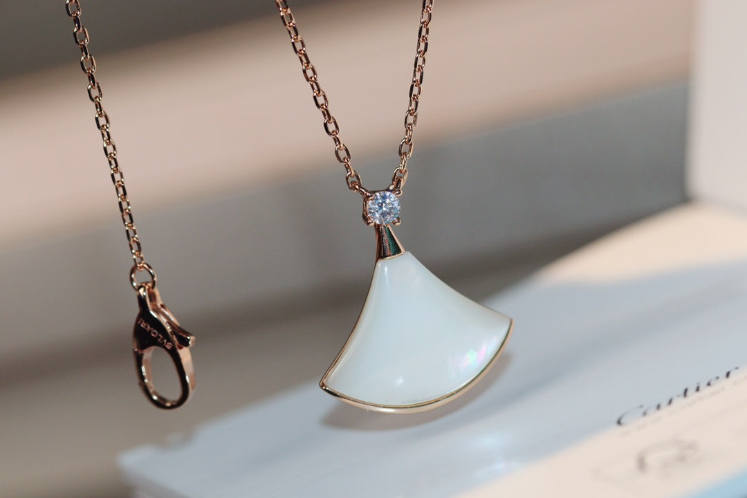 Bvlgari Dream Necklace White MOP Pink Gold 1 Cubic Zirconia