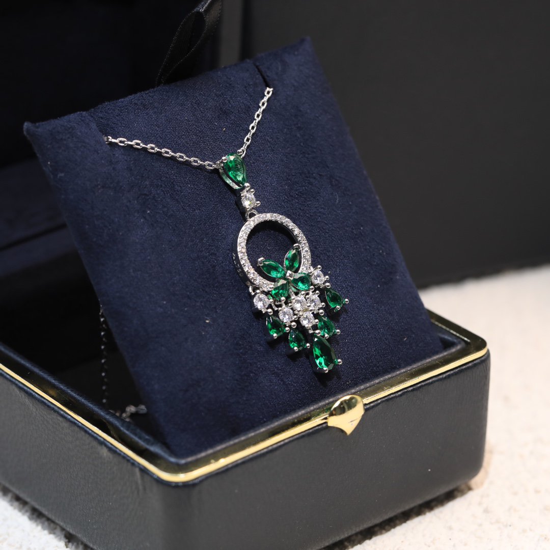 Graff Butterfly Chandelier Classic Green Silver Cubic Zirconia Necklace