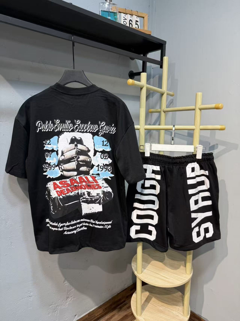 THAT'S A AWFUL LOT OF COUGH SYRUP Pablo Escobar Graphic Short-Sleeve Set — back