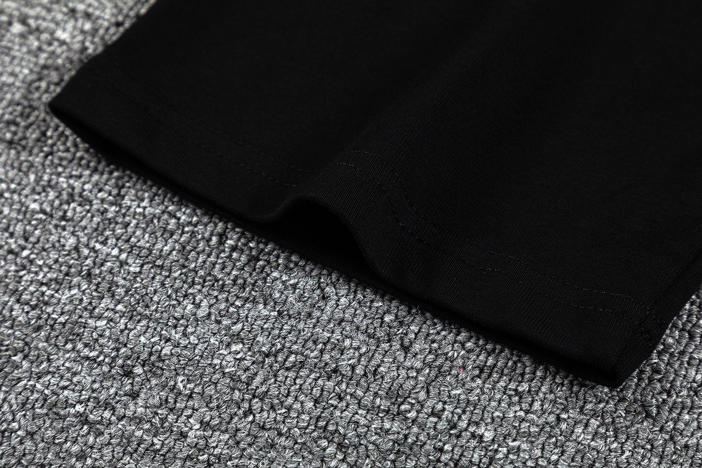 GUAPI Lost in Space Astronaut Graphic T-Shirt — detail
